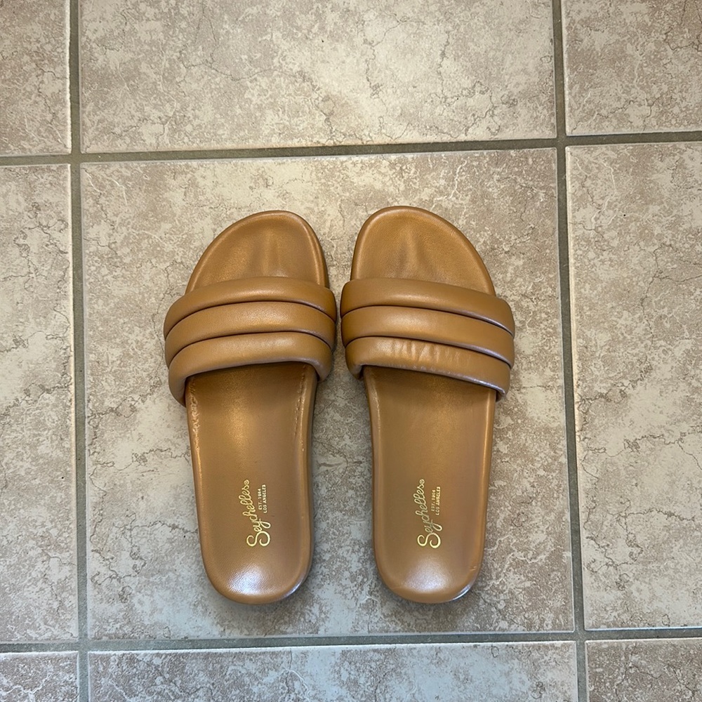 Seychelles tan slides. Size 8. Color-tan leather.